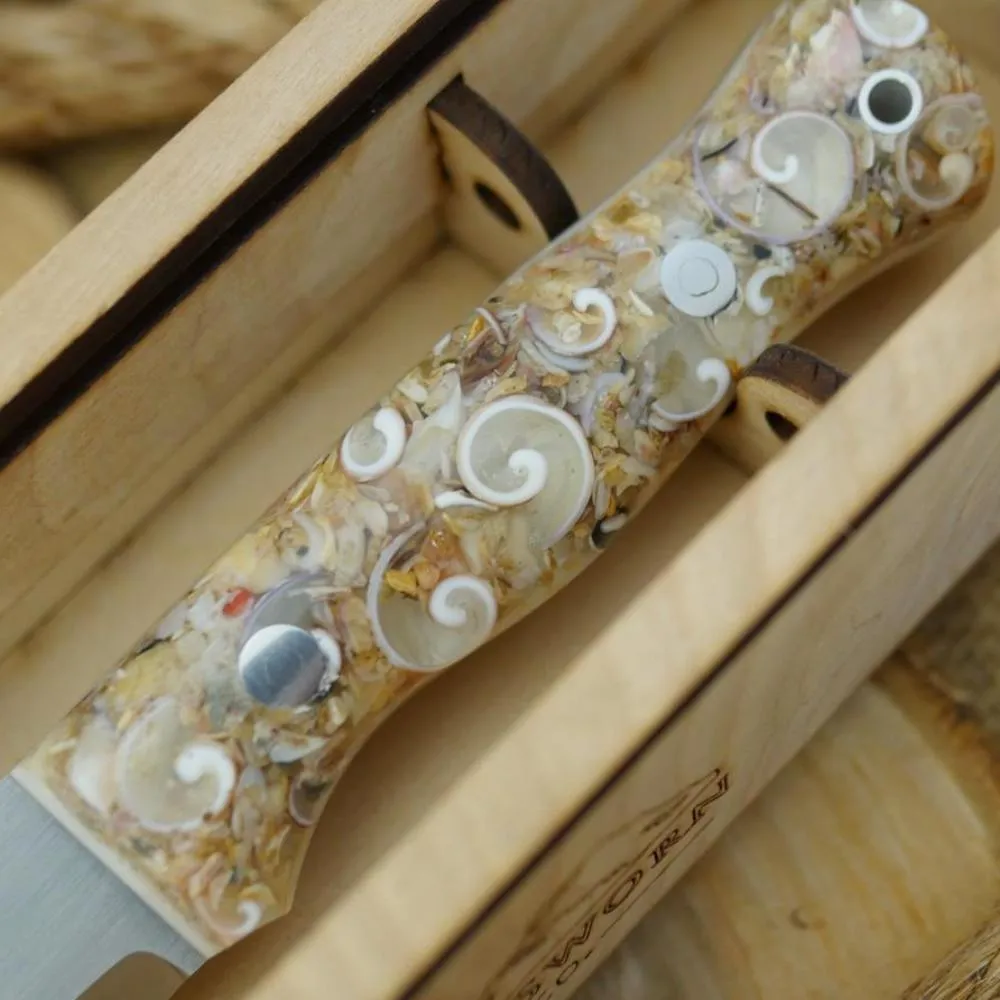 CPM 154 Mountaineer: Cast Seashells & White Acrylic