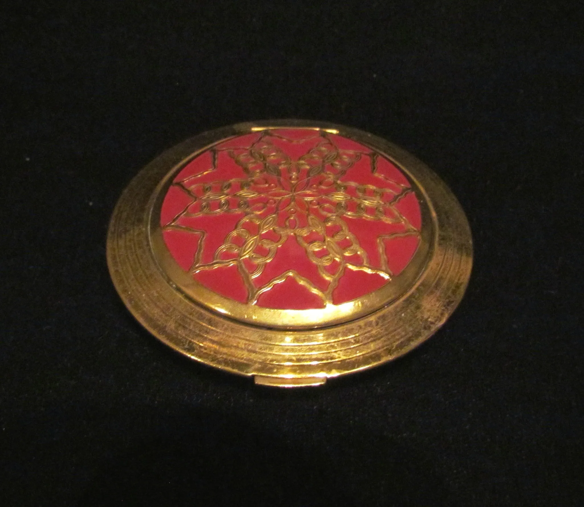 Richard Hudnut Brocade Compact Red Enamel And Gold Makeup Compact
